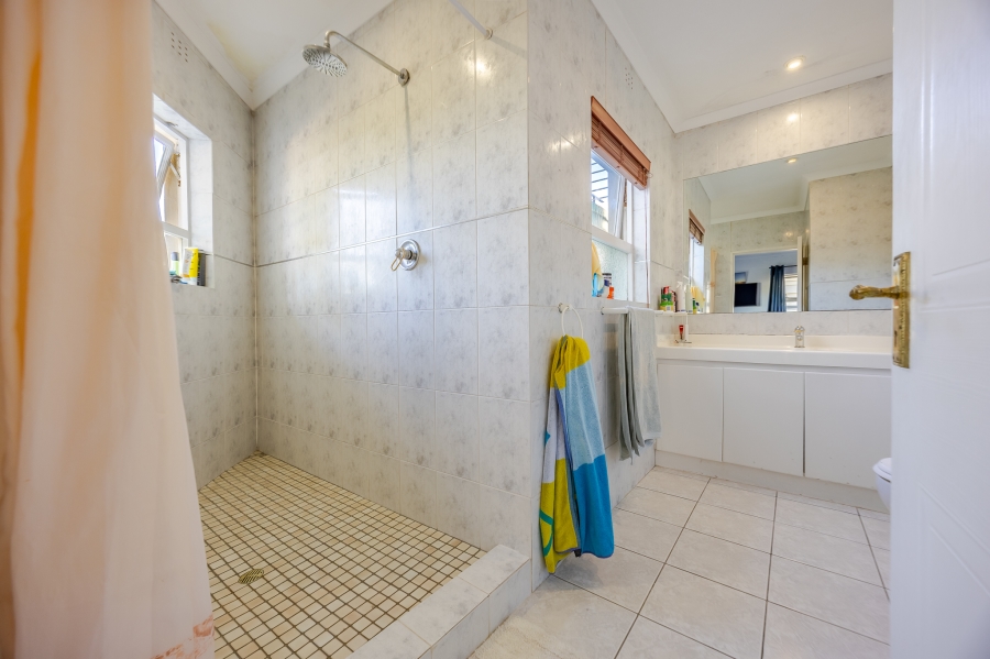 6 Bedroom Property for Sale in Vergesig Western Cape